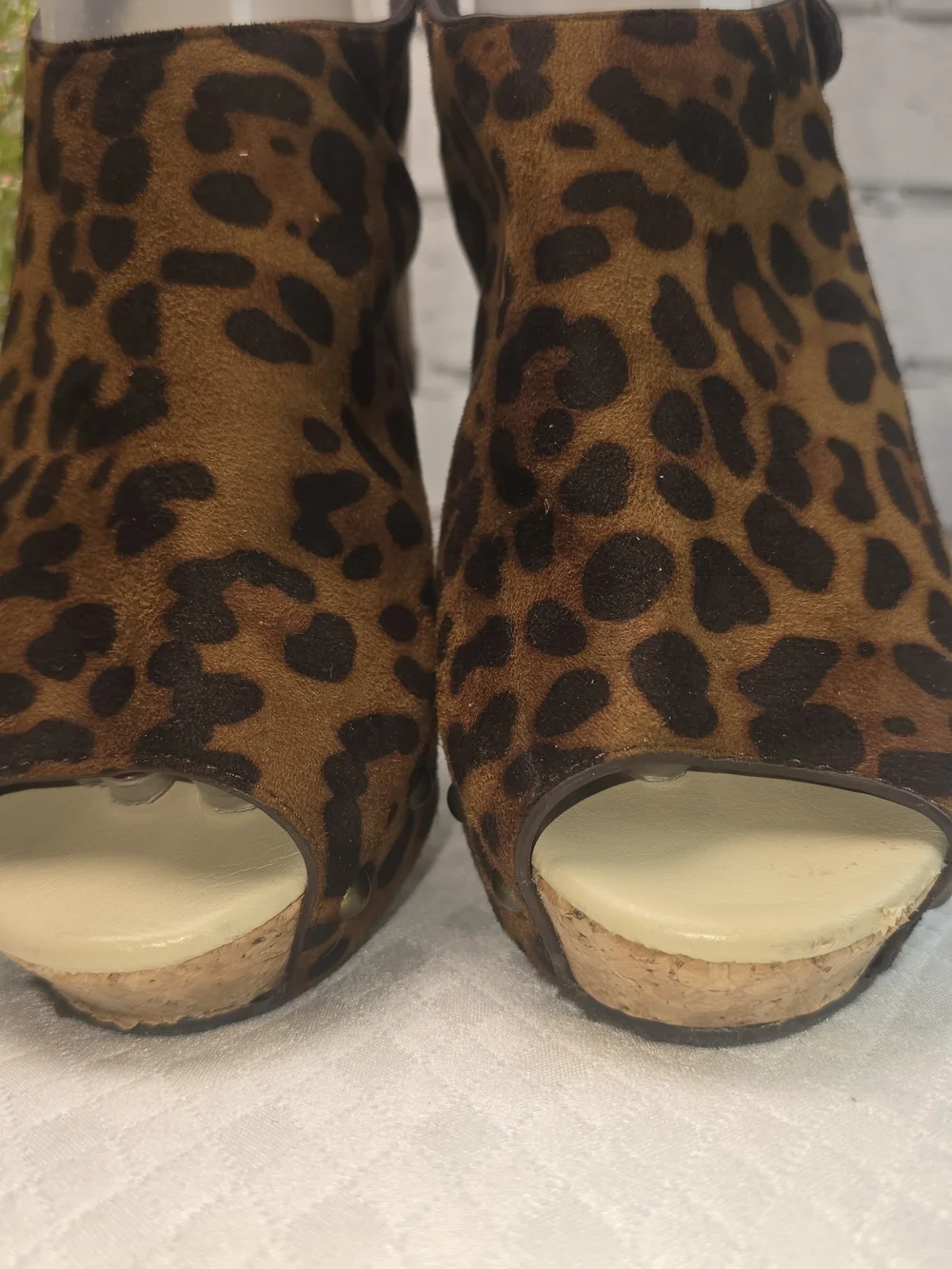 WOMENS VOLATILE LEOPARD PRINT MICROSUEDE UPPER CORK WEDGE SANDALS SIZE 10